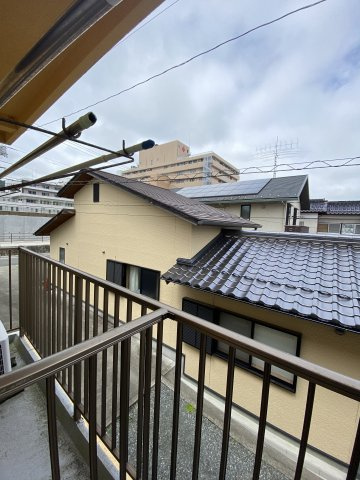 双葉ハイツのバルコニー|ベランダから見えるほど日赤が近いです。