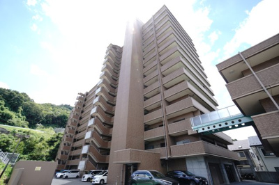 【外観】 | 【上質リフォーム】ヴィラージュ海田緑彩の街東棟10F