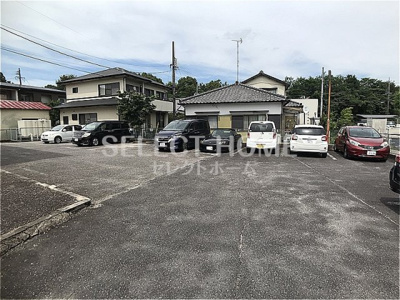 【駐車場】 | マンション加藤 | 駐車場があるので、車を買う予定の方も安心です