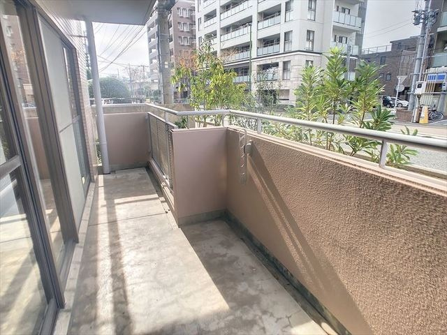 【バルコニー】 | 開放的で明るい空間を演出してくれるバルコニーです