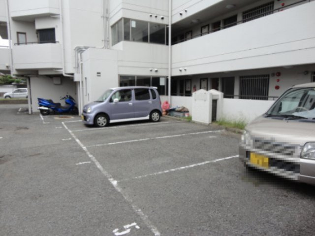 アーヴェイン西明石の駐車場