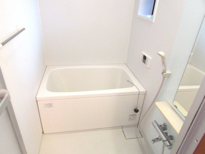 【浴室】 | 窓があるので換気ができます