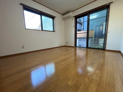 【洋室】 | 広々とした室内です
