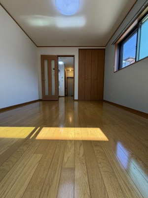 【洋室】 | 室内広々
