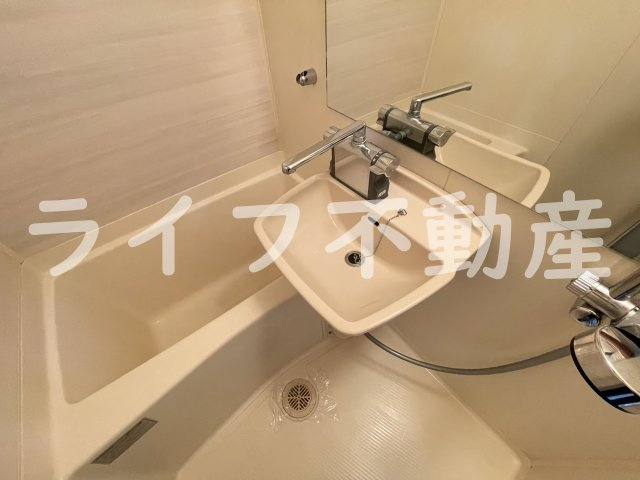 イマザキマンションエヌワンの独立洗面台|朝の支度にも助かる、独立の洗髪洗面化粧台