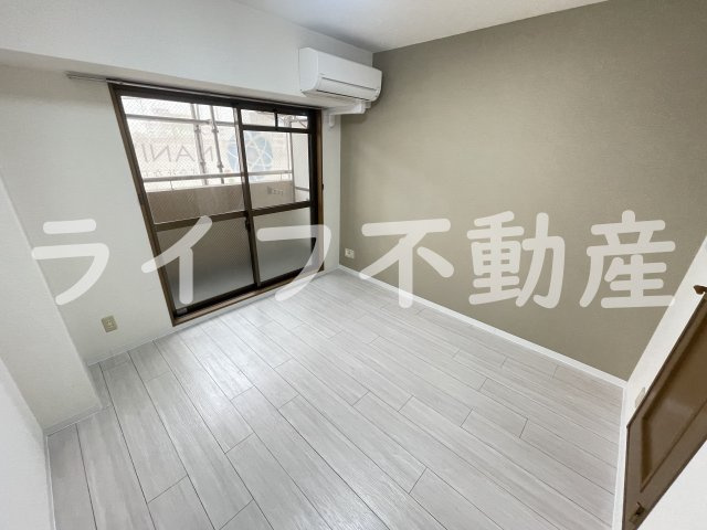 イマザキマンションエヌワンの居間・リビング|ゆったり過ごせる居間です