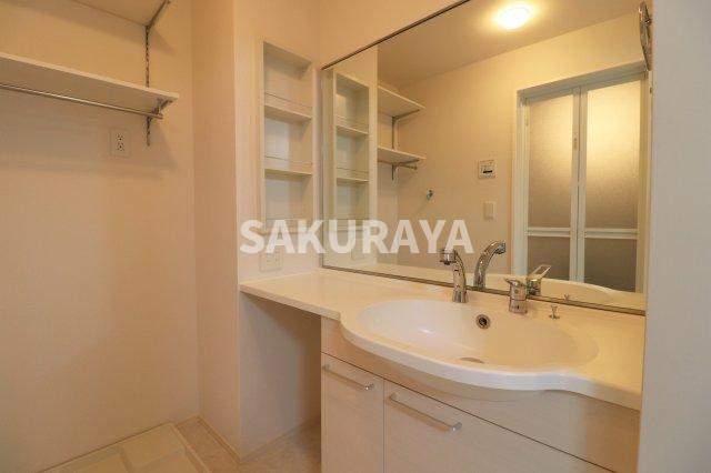 プレミアムの洗面所|2021年撮影。現況と異なる場合がございます。