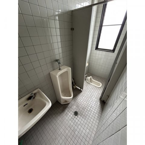 市橋5丁目倉庫付事務所のトイレ