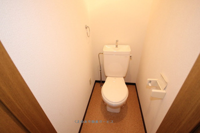 【トイレ】 | アウローラハイツ | シンプルで使いやすいトイレです
アウローラハイツ　203号室　平成22年10月18日撮影