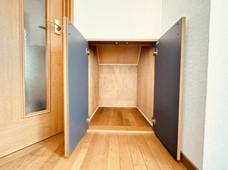 【収納】 | 大宮西野山町　中古戸建 | 階段下のスペースも有効活用♪