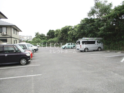 【駐車場】 | ミレニーHIRO　A | 車をお持ちの方に嬉しい駐車場付きの物件です