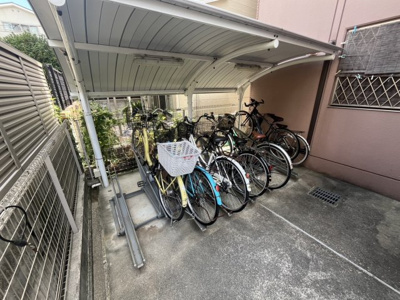 【その他共用部分】 | プレミアウエイブ | 屋根付きの駐輪所です