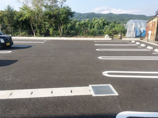 ル・シェル・ブルーの駐車場