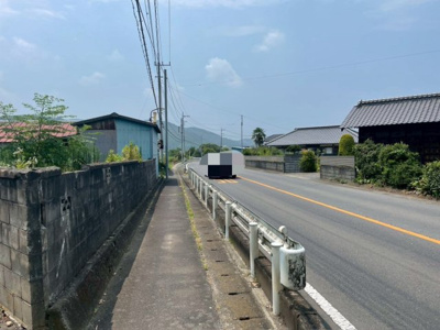 【前面道路含む現地写真】 | 東茨城郡城里町　《倉庫付き!!》中古戸建