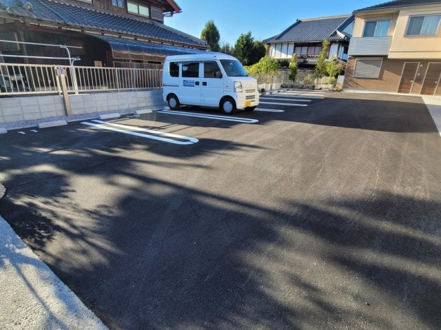 サン　ピースの駐車場