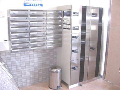 【ロビー】 | 十日市南マンション24 | 宅配ボックス＆メールボックス
：不在・居留守でも荷物の受取りが大丈夫です(#^^#)