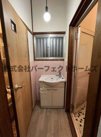 長尾元町7丁目戸建　賃貸の独立洗面台|独立洗面化粧台が付いています