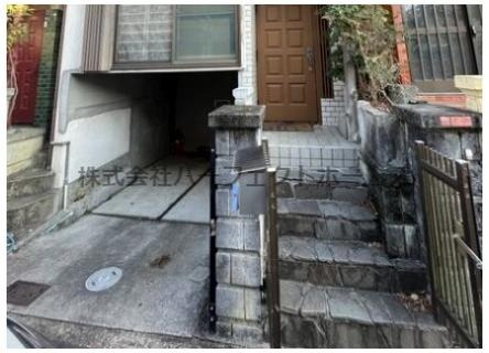 長尾元町7丁目戸建　賃貸の駐車場|駐車場に車を止められます