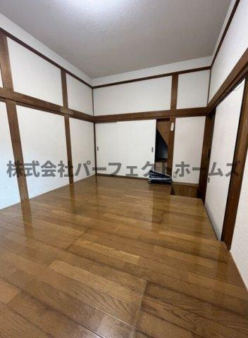 長尾元町7丁目戸建　賃貸の寝室|開放的な寝室です