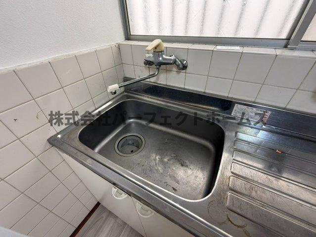 長尾元町7丁目戸建　賃貸のキッチン|コンパクトなキッチンで掃除もラクラク