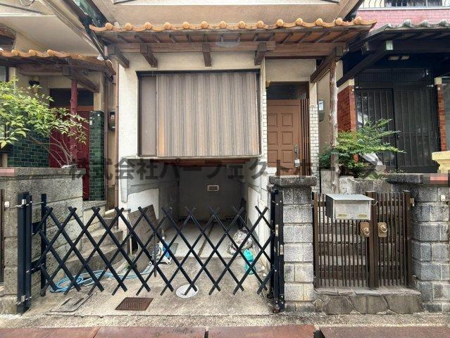 長尾元町7丁目戸建　賃貸のエントランス|建物の内部です