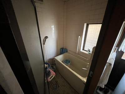 【浴室】 | 中古戸建　由宇町南2丁目 | きれいなお風呂です。