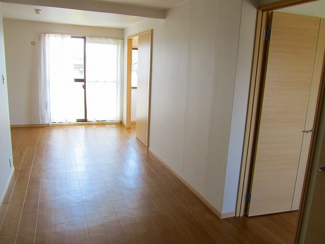 ボナール薬王寺 Ｂの居間・リビング|ゆったりとした居間です