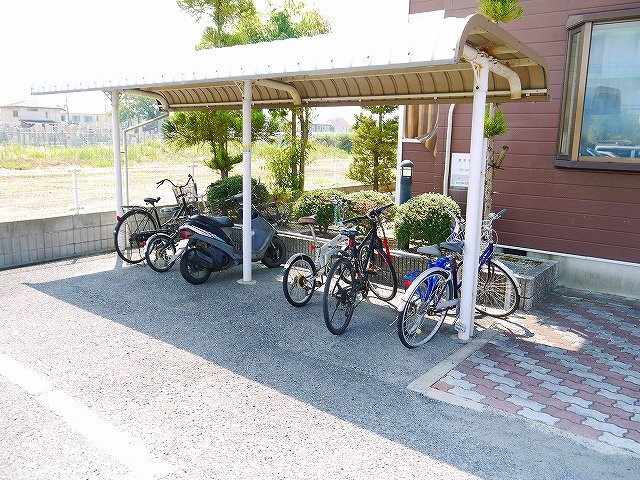 ボナール薬王寺 Ｂのその他共用部分|屋根付きの駐輪場
