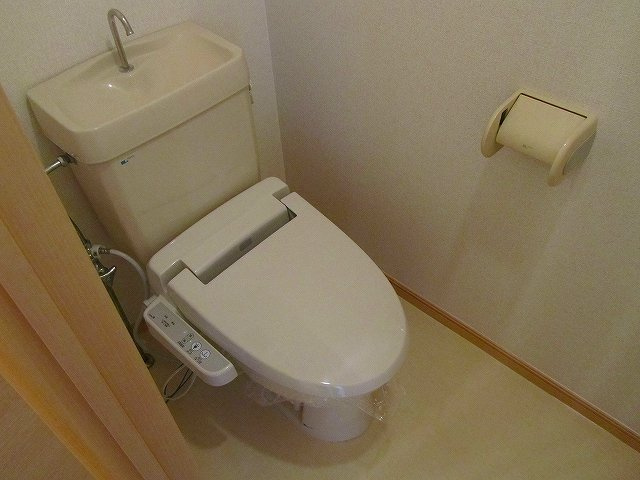 ボナール薬王寺 Ｂのトイレ|ゆったりとした空間のトイレです