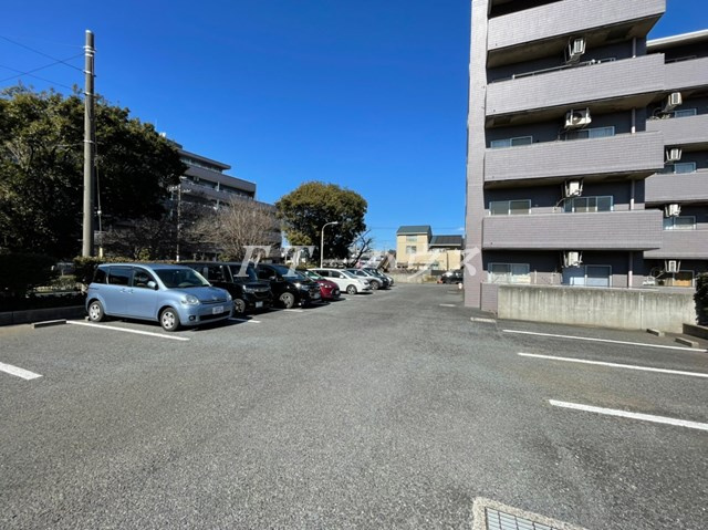 シャトルグランディの駐車場