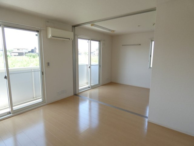 【居間・リビング】 | グランモアキワラ B棟 | ゆったりとしたリビングです