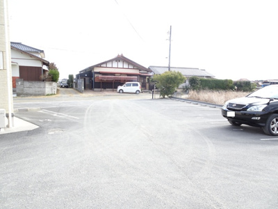 【駐車場】 | グランモアキワラ B棟 | 駐車場に車を止められます