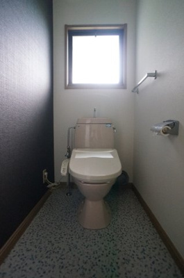 【トイレ】 | 高鈴町５丁目一戸建 | ２階トイレ。