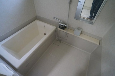 【浴室】 | 高鈴町５丁目一戸建 | 広々とした浴室。