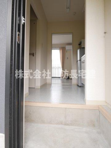 ドミールUmejiの玄関|明るい玄関です