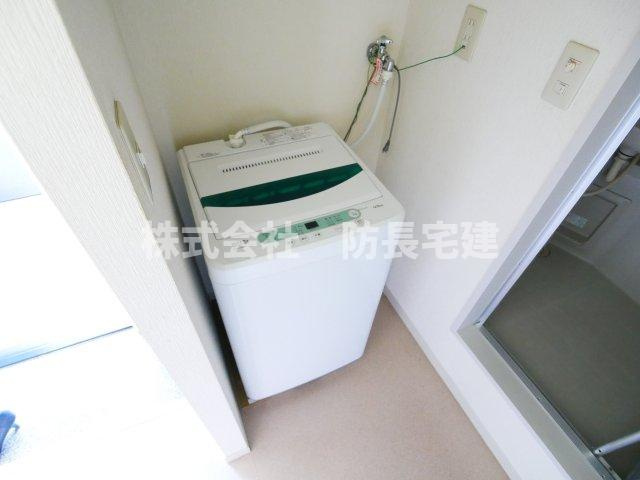 ドミールUmejiの設備|洗濯機付きです。その他冷蔵庫・電子レンジも付いてます