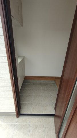 Kolet岩槻12のエントランス|ゆとりのあるエントランスです
