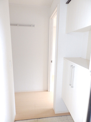 【居間・リビング】 | コンフォートヴィラ 弐番館 | ゆったりとしたリビングです