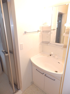 【洗面所】 | コンフォートヴィラ 弐番館 | コンパクトで使いやすい洗面所