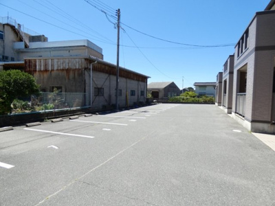 【駐車場】 | サニーコートA棟 | 駐車場に車を止められます