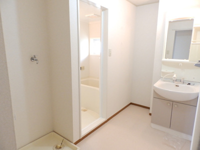 【洗面所】 | サニーコートA棟 | スペースが確保できる洗面所です