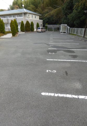 ドリームコートの駐車場