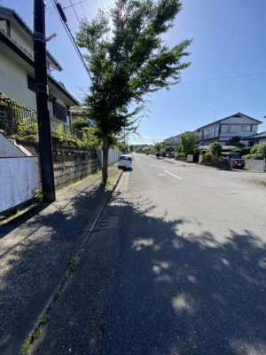 【前面道路含む現地写真】 | 八幡台七丁目戸建