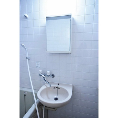 【浴室】 | ビスタ江坂南 | 浴室内に洗面台があります。