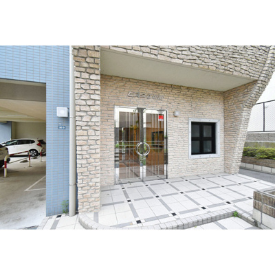 【エントランス】 | ビスタ江坂南 | 清潔なエントランスです