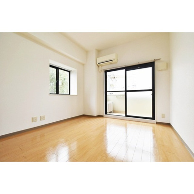 【居間・リビング】 | ビスタ江坂南 | ゆったり過ごせる居間です