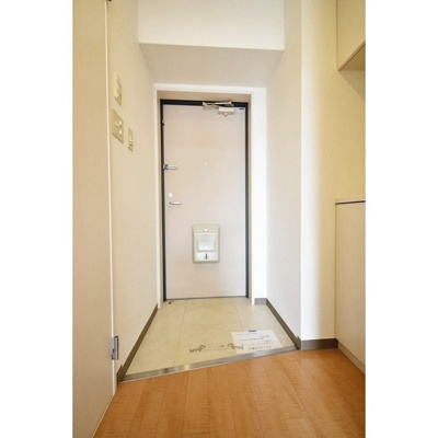 【玄関】 | ビスタ江坂南 | 明るい玄関です