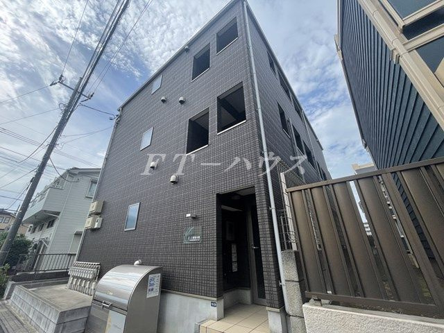 ピース幕張本郷のエントランス