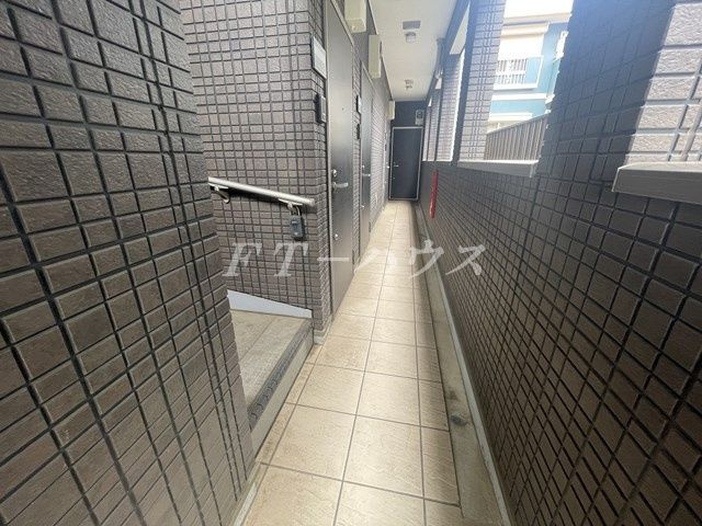 ピース幕張本郷のエントランス