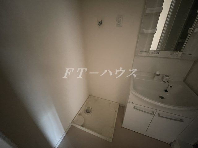 ピース幕張本郷の独立洗面台